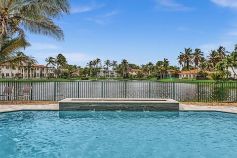 House in Miami Lakes, Florida 6 bedrooms, 300.26 sq.m. № 2275134 - photo 6