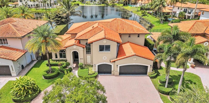 House in Miami Lakes, Florida 6 bedrooms, 300.26 sq.m. № 2275134