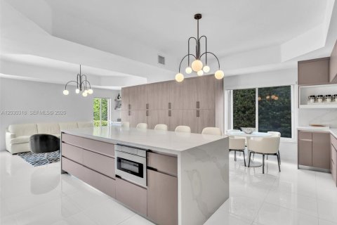House in Miami Lakes, Florida 6 bedrooms, 300.26 sq.m. № 2275134 - photo 19
