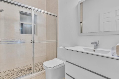 House in Miami Lakes, Florida 6 bedrooms, 300.26 sq.m. № 2275134 - photo 24