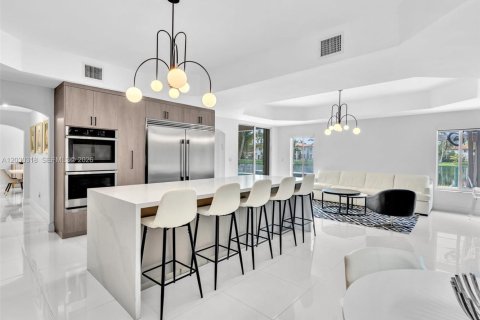 House in Miami Lakes, Florida 6 bedrooms, 300.26 sq.m. № 2275134 - photo 18