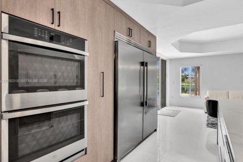 House in Miami Lakes, Florida 6 bedrooms, 300.26 sq.m. № 2275134 - photo 20