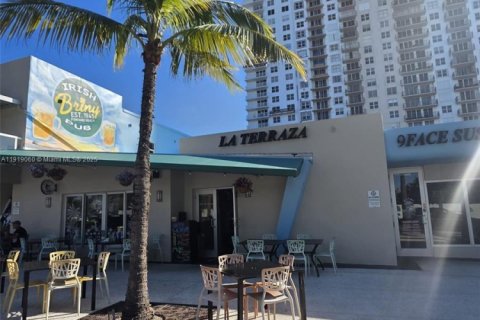 Propiedad comercial en venta en Pompano Beach, Florida № 1974734 - foto 3