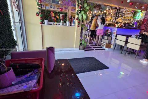 Propiedad comercial en venta en Pompano Beach, Florida № 1974734 - foto 17