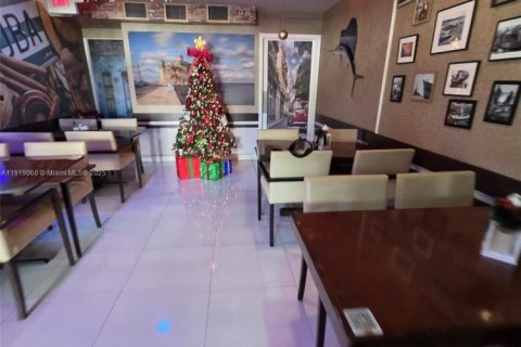 Propiedad comercial en venta en Pompano Beach, Florida № 1974734 - foto 18