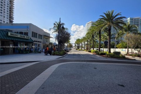 Propiedad comercial en venta en Pompano Beach, Florida № 1974734 - foto 6