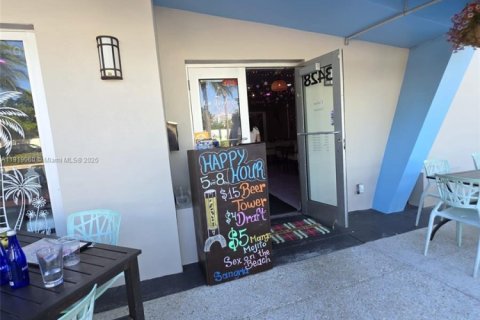 Propiedad comercial en venta en Pompano Beach, Florida № 1974734 - foto 7