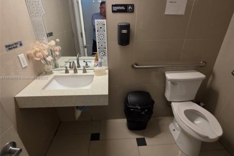 Propiedad comercial en venta en Pompano Beach, Florida № 1974734 - foto 21