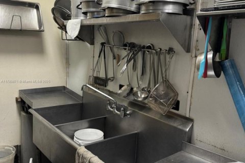 Commercial property in Sunrise, Florida № 1958985 - photo 19