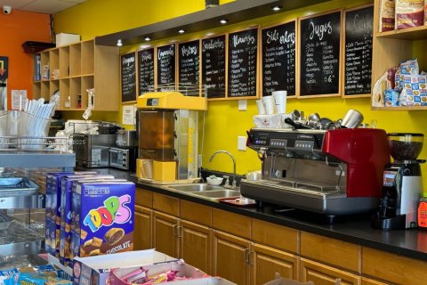 Commercial property in Sunrise, Florida № 1958985 - photo 4