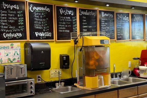 Commercial property in Sunrise, Florida № 1958985 - photo 5