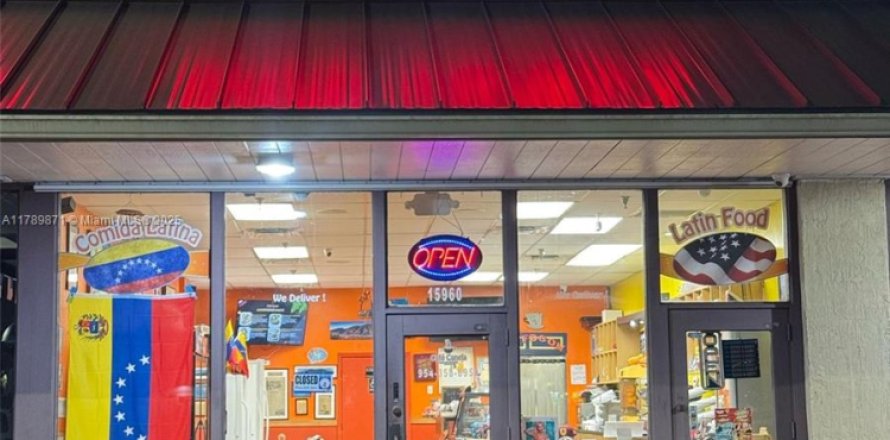 Commercial property in Sunrise, Florida № 1958985