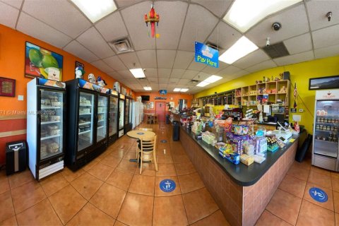 Commercial property in Sunrise, Florida № 1958985 - photo 3