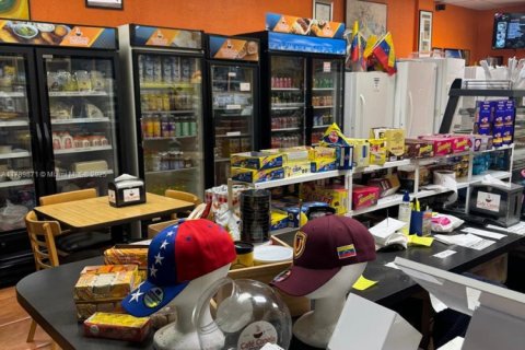 Commercial property in Sunrise, Florida № 1958985 - photo 10