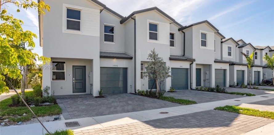 Adosado en Homestead, Florida 3 dormitorios, 156.26 m2 № 2044138