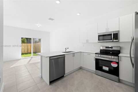 Adosado en venta en Homestead, Florida, 3 dormitorios, 156.26 m2 № 2044138 - foto 18