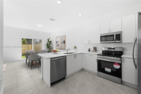 Adosado en venta en Homestead, Florida, 3 dormitorios, 156.26 m2 № 2044138 - foto 4