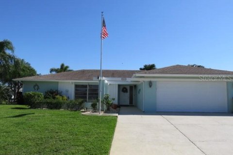 Villa ou maison à louer à Bradenton, Floride: 3 chambres, 159.7 m2 № 1673552 - photo 2