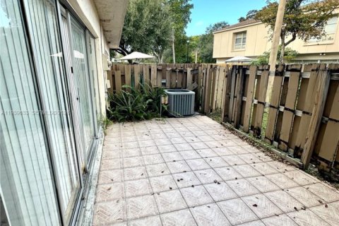 Townhouse in Plantation, Florida 4 bedrooms, 187.66 sq.m. № 1997941 - photo 14