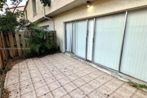 Townhouse in Plantation, Florida 4 bedrooms, 187.66 sq.m. № 1997941 - photo 15