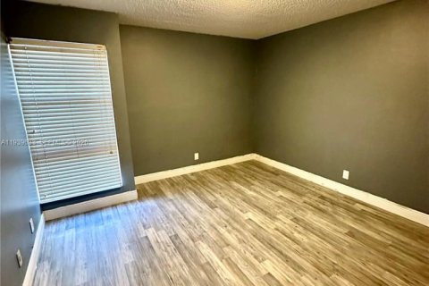 Townhouse in Plantation, Florida 4 bedrooms, 187.66 sq.m. № 1997941 - photo 19