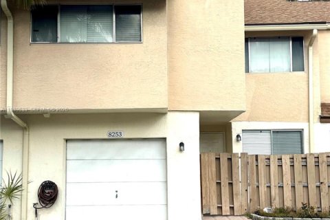 Townhouse in Plantation, Florida 4 bedrooms, 187.66 sq.m. № 1997941