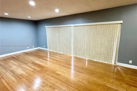 Townhouse in Plantation, Florida 4 bedrooms, 187.66 sq.m. № 1997941 - photo 10