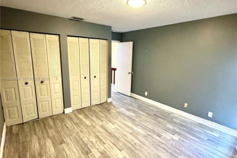 Townhouse in Plantation, Florida 4 bedrooms, 187.66 sq.m. № 1997941 - photo 20