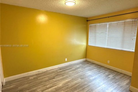 Townhouse in Plantation, Florida 4 bedrooms, 187.66 sq.m. № 1997941 - photo 21