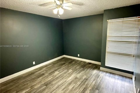 Townhouse in Plantation, Florida 4 bedrooms, 187.66 sq.m. № 1997941 - photo 17