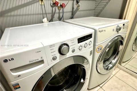 Townhouse in Plantation, Florida 4 bedrooms, 187.66 sq.m. № 1997941 - photo 6