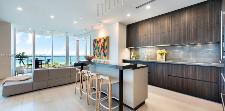 Кондоминиум с 2 спальнями в Майами-Бич, Флорида № 2037199