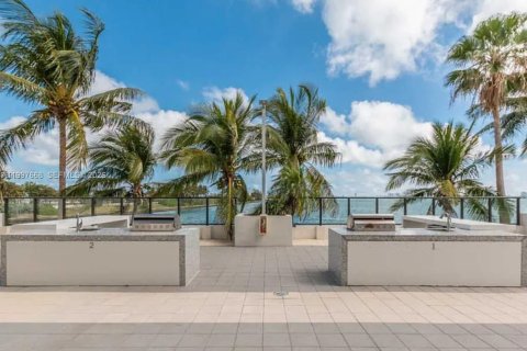 Condo in Miami, Florida, 2 bedrooms  № 2186074 - photo 19