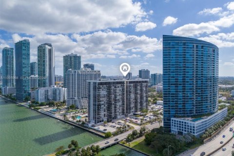 Condo in Miami, Florida, 2 bedrooms  № 2186074