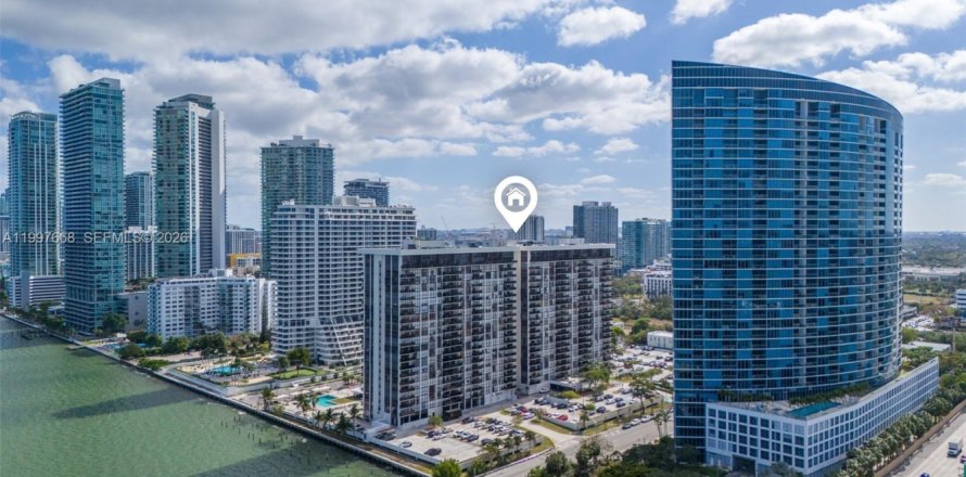 Condo in Miami, Florida, 2 bedrooms  № 2186074