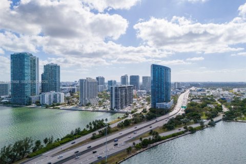 Condo in Miami, Florida, 2 bedrooms  № 2186074 - photo 10