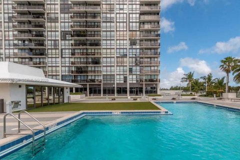 Condo in Miami, Florida, 2 bedrooms  № 2186074 - photo 22