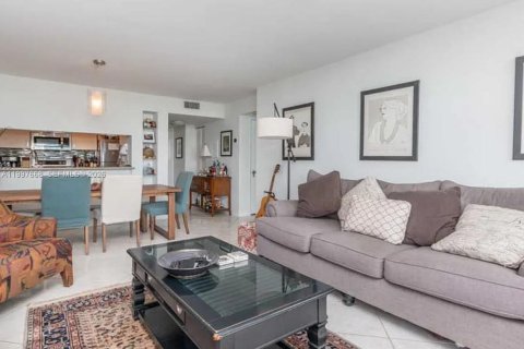 Condo in Miami, Florida, 2 bedrooms  № 2186074 - photo 3