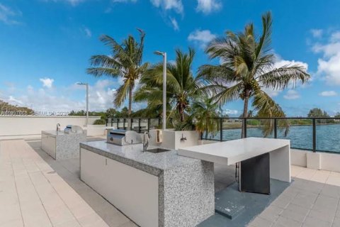 Condo in Miami, Florida, 2 bedrooms  № 2186074 - photo 18