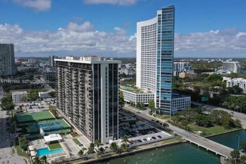 Condo in Miami, Florida, 2 bedrooms  № 2186074 - photo 16