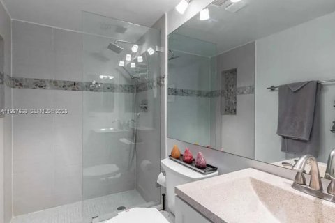 Condo in Miami, Florida, 2 bedrooms  № 2186074 - photo 7