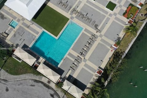 Condo in Miami, Florida, 2 bedrooms  № 2186074 - photo 25