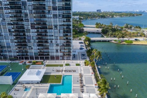 Condo in Miami, Florida, 2 bedrooms  № 2186074 - photo 26