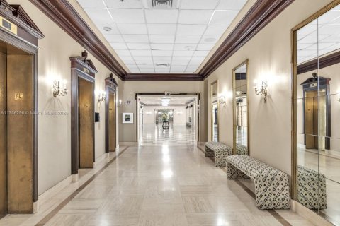 Купить кондоминиум в Халландейл-Бич, Флорида 2 спальни, 172.43м2, № 1484842 - фото 9