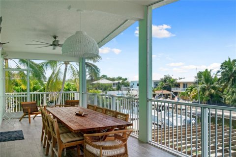 House in Key Largo, Florida 3 bedrooms, 138.98 sq.m. № 1930102 - photo 12