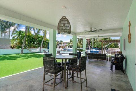 House in Key Largo, Florida 3 bedrooms, 138.98 sq.m. № 1930102 - photo 25
