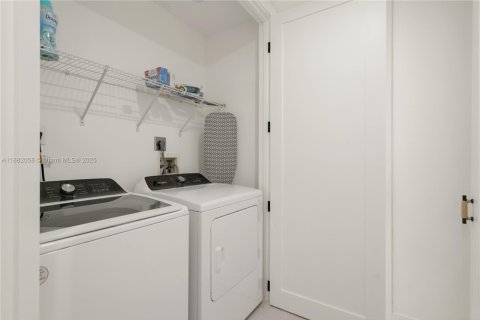 House in Key Largo, Florida 3 bedrooms, 138.98 sq.m. № 1930102 - photo 23