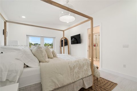 House in Key Largo, Florida 3 bedrooms, 138.98 sq.m. № 1930102 - photo 16