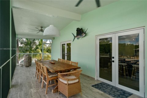 House in Key Largo, Florida 3 bedrooms, 138.98 sq.m. № 1930102 - photo 13
