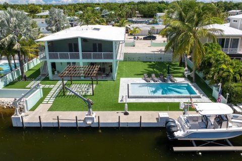 House in Key Largo, Florida 3 bedrooms, 138.98 sq.m. № 1930102 - photo 1